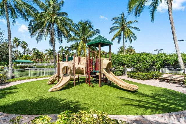 8222 Dominica Place, Wellington, FL 33414