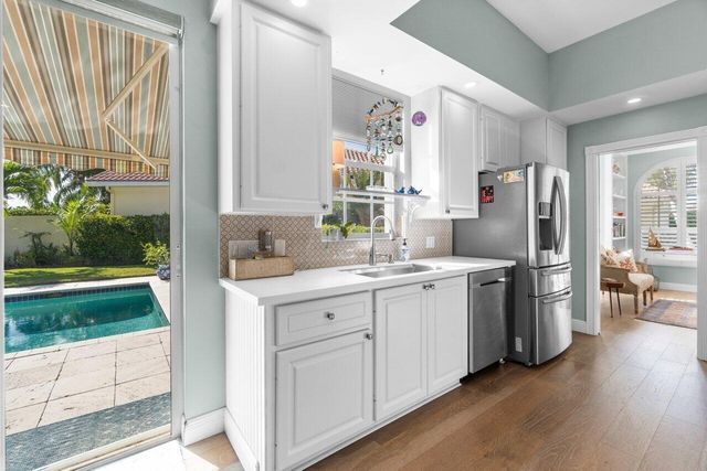 8222 Dominica Place, Wellington, FL 33414