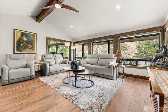 14 Maverick Lane, Carlton, WA 98814