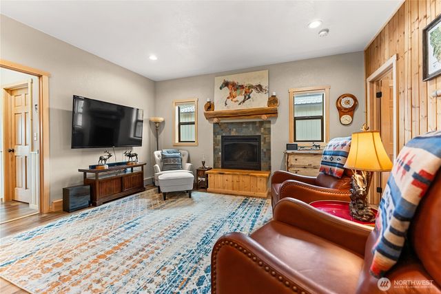 14 Maverick Lane, Carlton, WA 98814