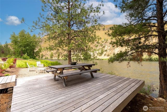 14 Maverick Lane, Carlton, WA 98814