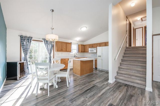 2018 Woodstream Drive, O'fallon, IL 62269