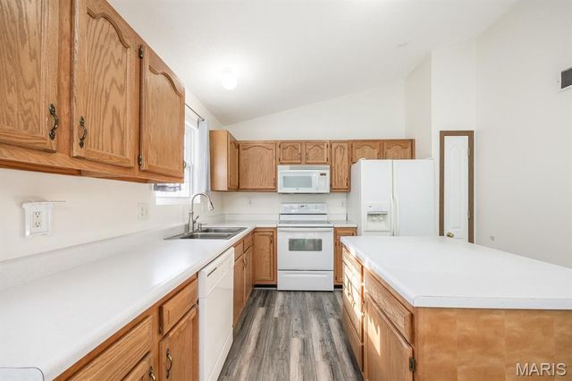 2018 Woodstream Drive, O'fallon, IL 62269