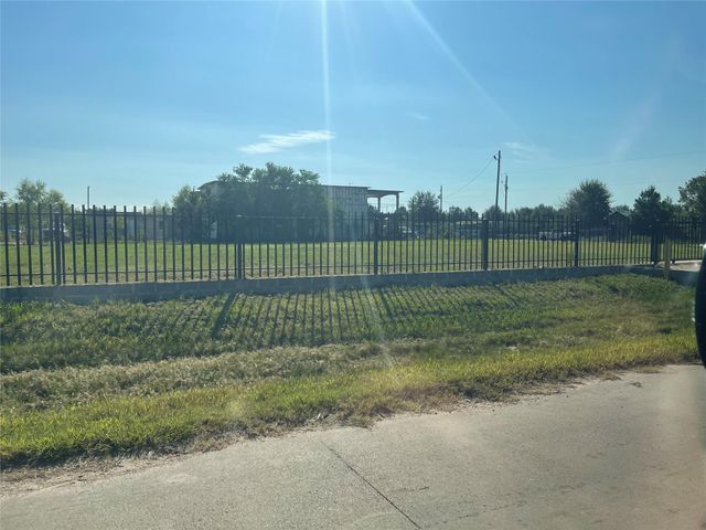 109 County Road 3580, Cleveland, TX 77327