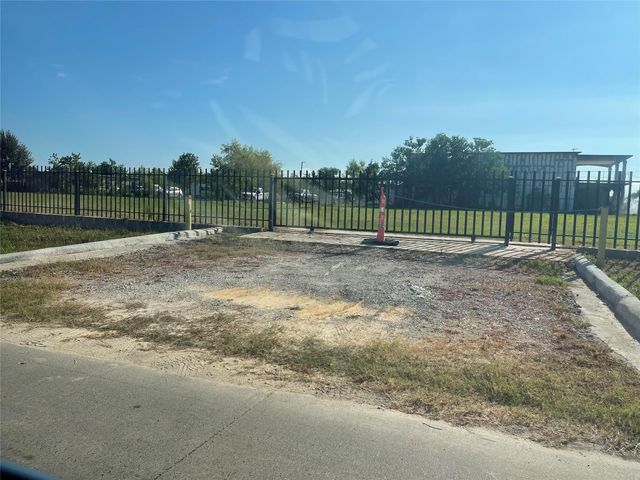 109 County Road 3580, Cleveland, TX 77327