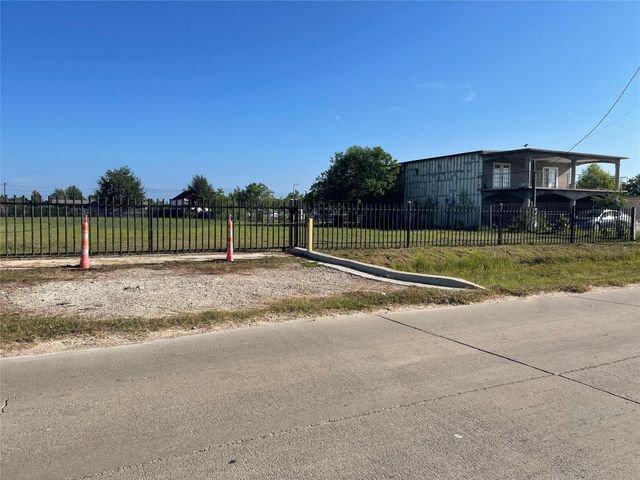 109 County Road 3580, Cleveland, TX 77327