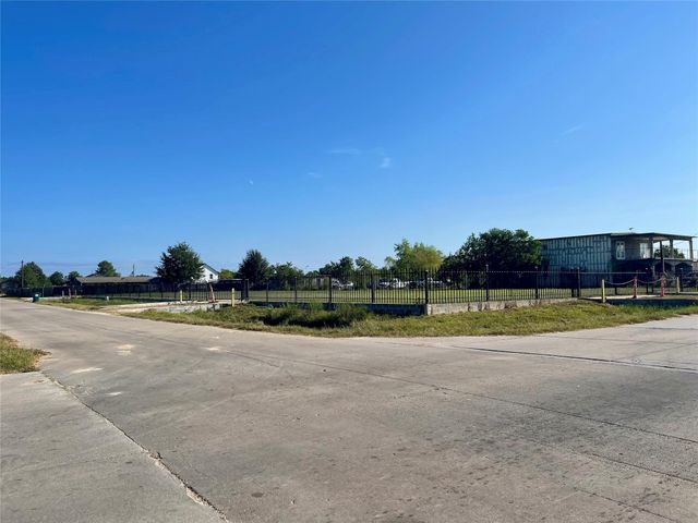 109 County Road 3580, Cleveland, TX 77327