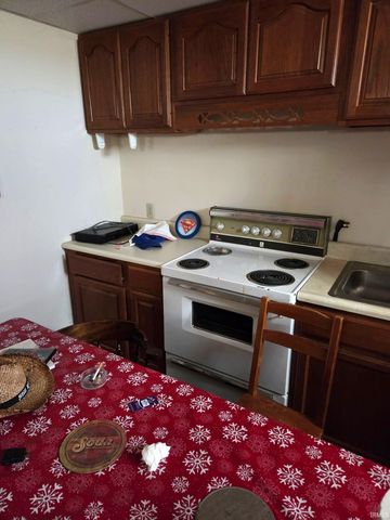 4197 E State Road 58, Bloomfield, IN 47424