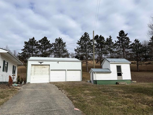 4197 E State Road 58, Bloomfield, IN 47424
