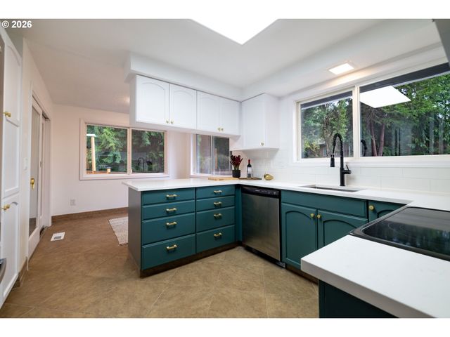 1880 Sw HEINEY Rd, Gresham, OR 97080