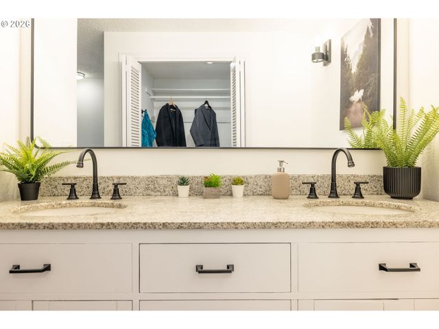 1880 Sw HEINEY Rd, Gresham, OR 97080