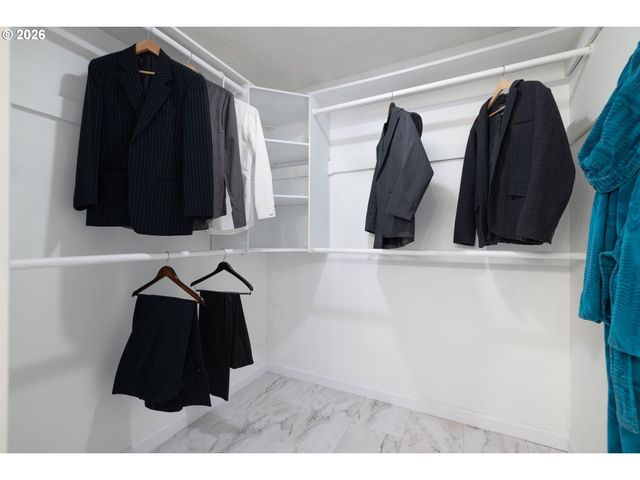 1880 Sw HEINEY Rd, Gresham, OR 97080