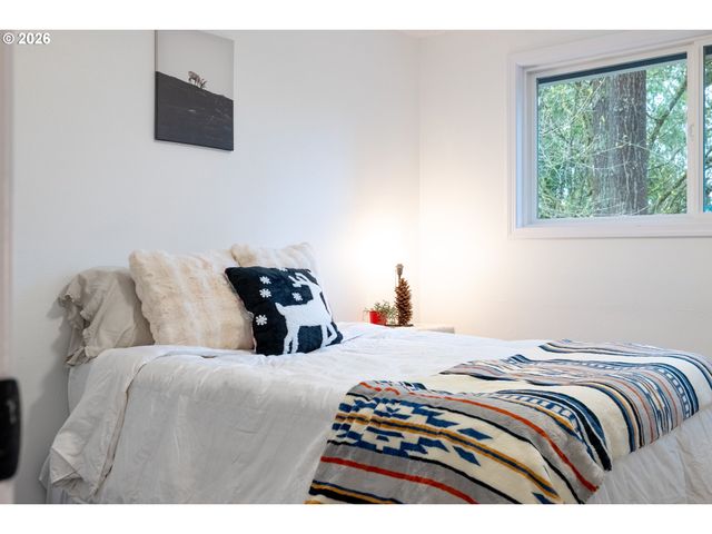 1880 Sw HEINEY Rd, Gresham, OR 97080