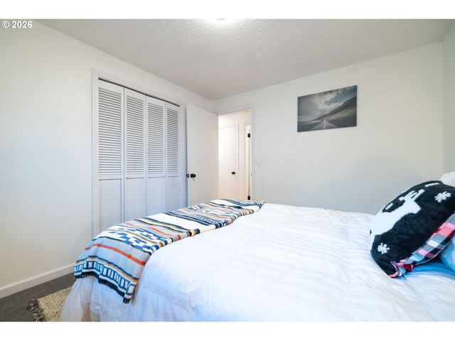 1880 Sw HEINEY Rd, Gresham, OR 97080