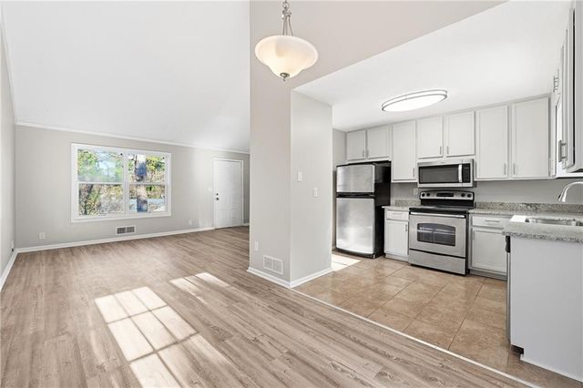 241 Summer Pond Trail, Lawrenceville, GA 30046
