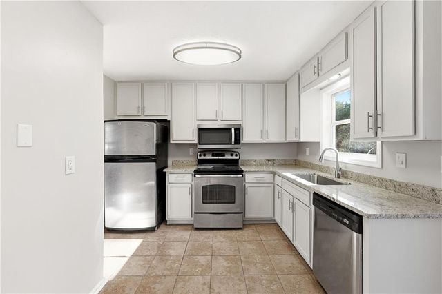 241 Summer Pond Trail, Lawrenceville, GA 30046