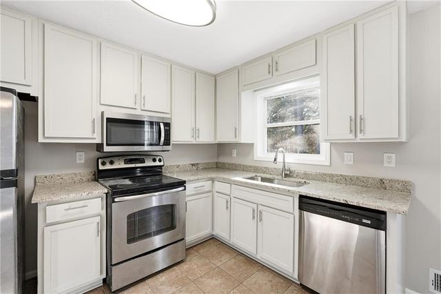 241 Summer Pond Trail, Lawrenceville, GA 30046