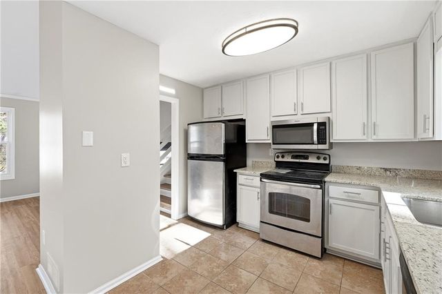 241 Summer Pond Trail, Lawrenceville, GA 30046