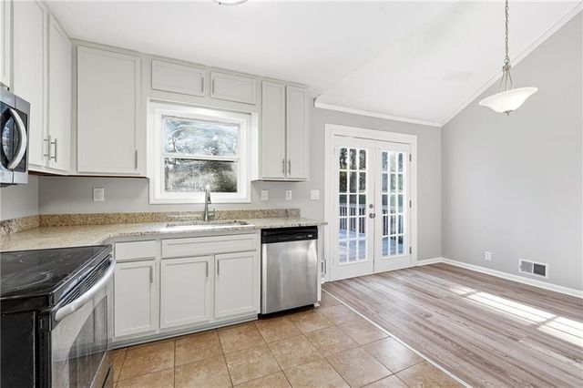 241 Summer Pond Trail, Lawrenceville, GA 30046