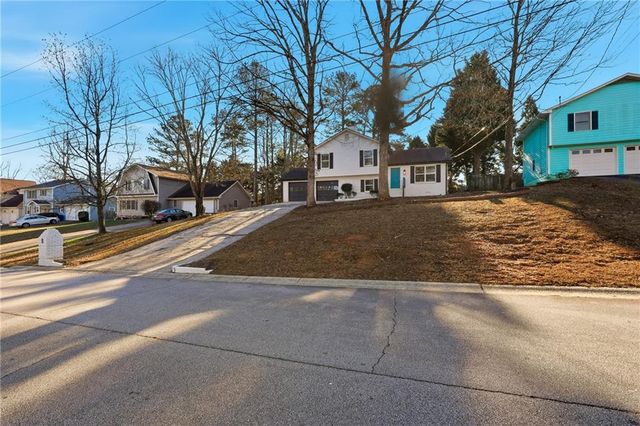 241 Summer Pond Trail, Lawrenceville, GA 30046