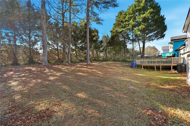 241 Summer Pond Trail, Lawrenceville, GA 30046