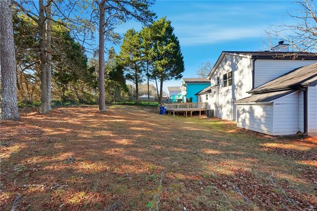 241 Summer Pond Trail, Lawrenceville, GA 30046