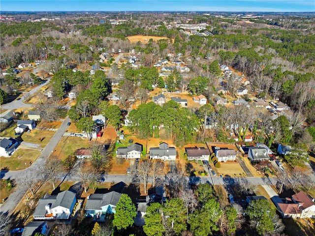 241 Summer Pond Trail, Lawrenceville, GA 30046