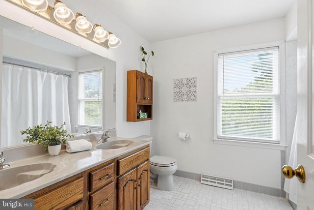 51 SNAPDRAGON DR, Newtown, PA 18940