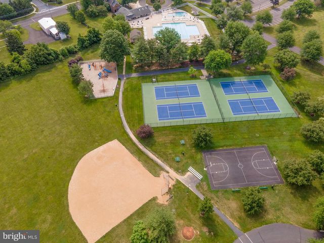 51 SNAPDRAGON DR, Newtown, PA 18940