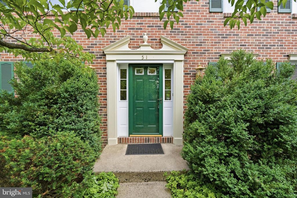51 SNAPDRAGON DR, Newtown, PA 18940
