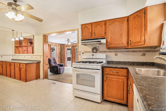 2160 Malvina Street, Lincoln Park, MI 48146