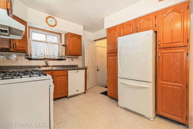 2160 Malvina Street, Lincoln Park, MI 48146