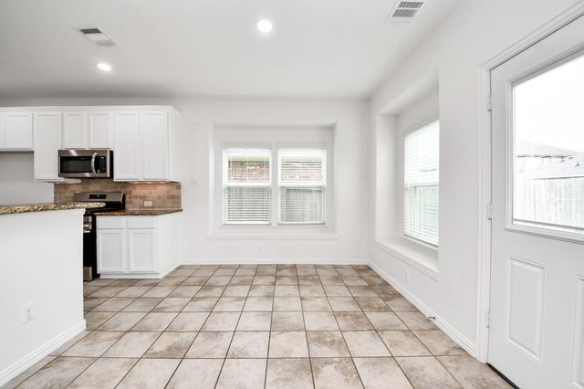 6527 Hunters Trace Lane, Baytown, TX 77521