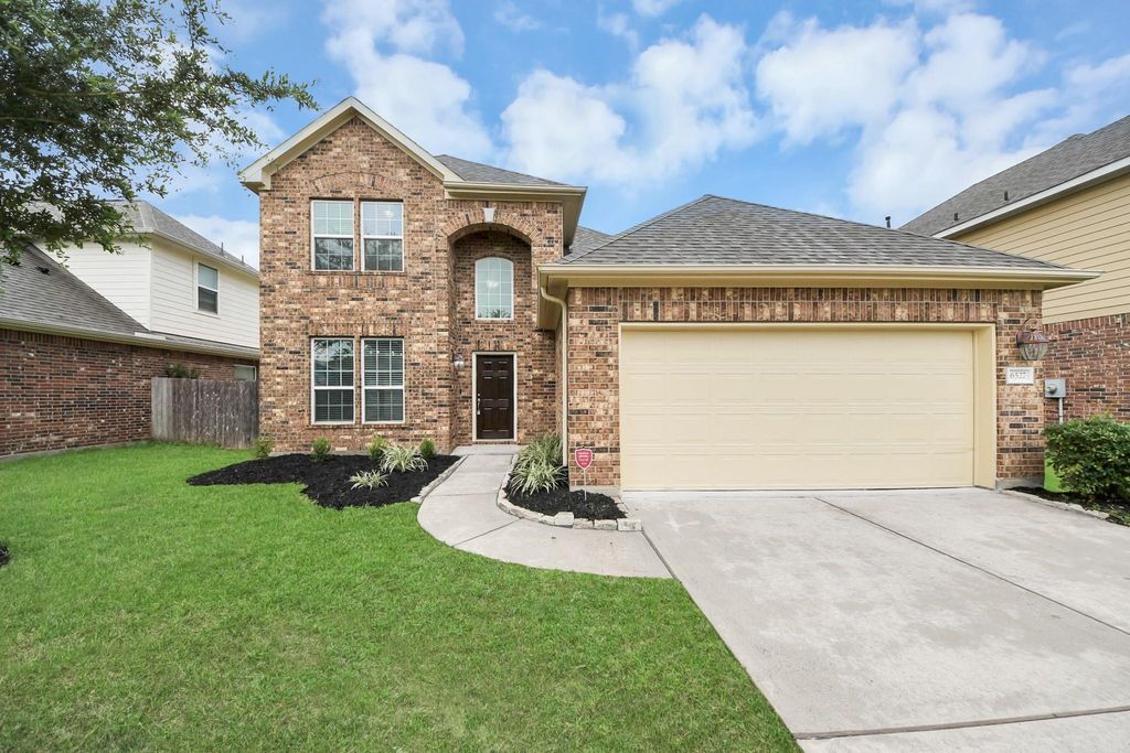 6527 Hunters Trace Lane, Baytown, TX 77521