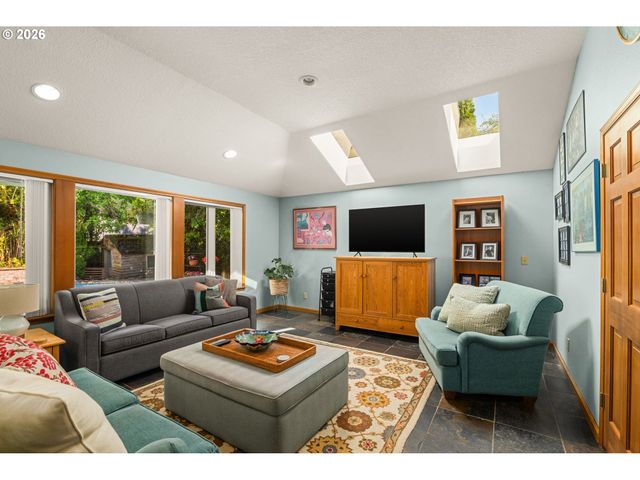 760 Nw 90TH Pl, Portland, OR 97229