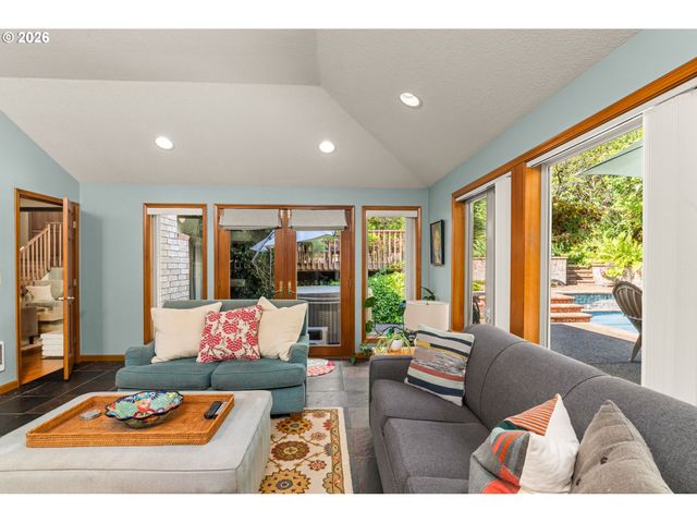 760 Nw 90TH Pl, Portland, OR 97229