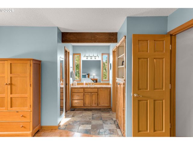 760 Nw 90TH Pl, Portland, OR 97229