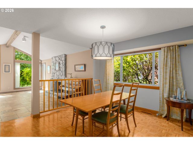 760 Nw 90TH Pl, Portland, OR 97229