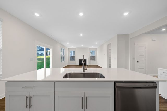 887 Bur Oak Ct, Clarksville, TN 37043