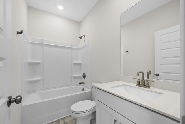 887 Bur Oak Ct, Clarksville, TN 37043