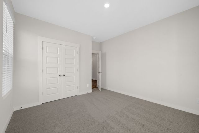 887 Bur Oak Ct, Clarksville, TN 37043