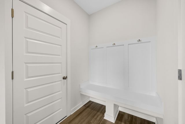 887 Bur Oak Ct, Clarksville, TN 37043