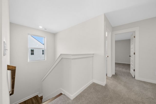 887 Bur Oak Ct, Clarksville, TN 37043