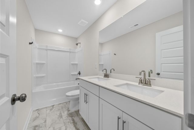 887 Bur Oak Ct, Clarksville, TN 37043