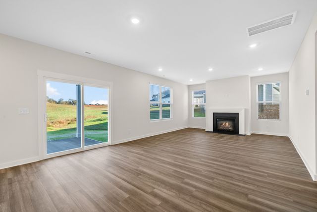 887 Bur Oak Ct, Clarksville, TN 37043