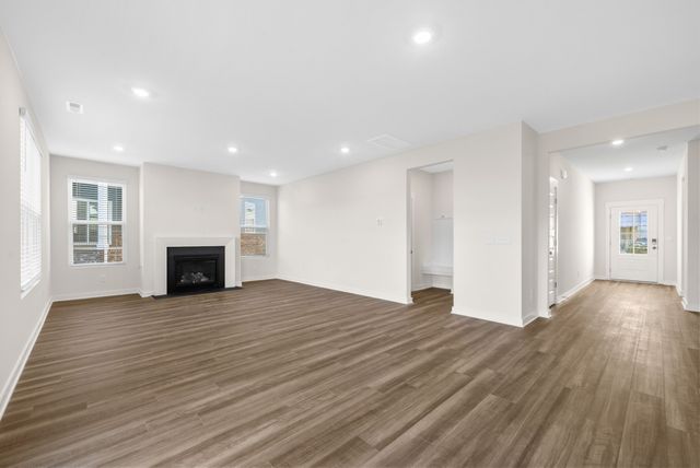 887 Bur Oak Ct, Clarksville, TN 37043