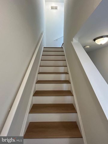 65 HIGHLAND CIR, Newark, DE 19713