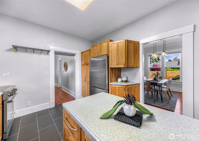 2429 Spruce St, Bellingham, WA 98225