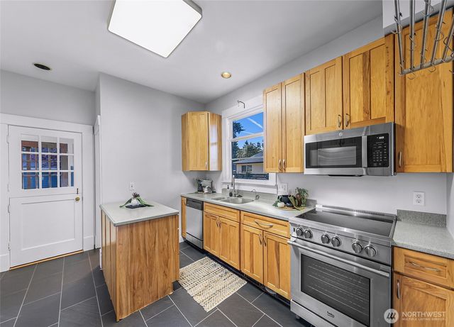 2429 Spruce St, Bellingham, WA 98225