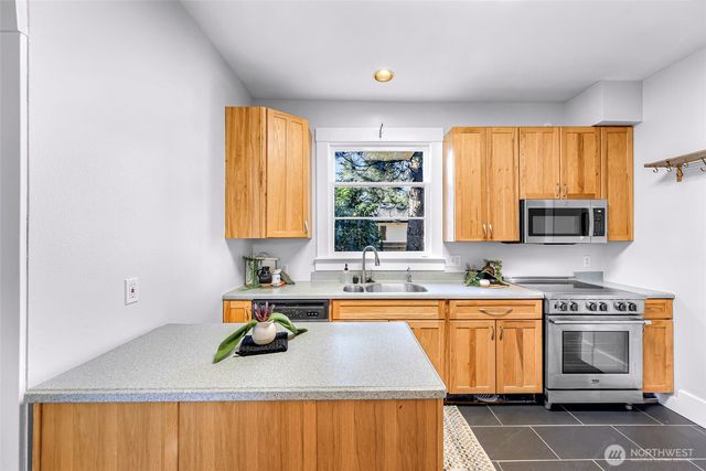 2429 Spruce St, Bellingham, WA 98225